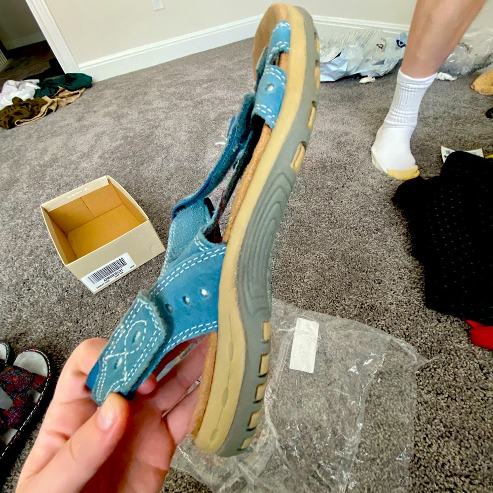 Sandals - Picture 4 of 4